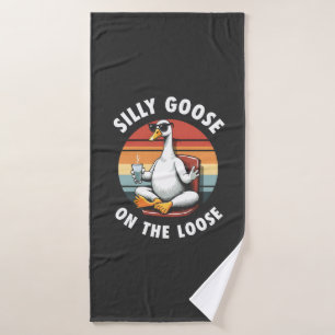 Silly Goose en el retro de yoga de meditación suel