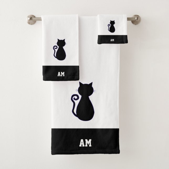 Silueta de gato y monograma sobre baño blanco y ne (In situ)