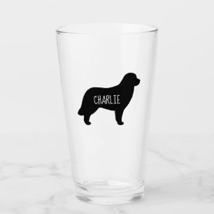 Silueta del perro de Leonberger con el amante de