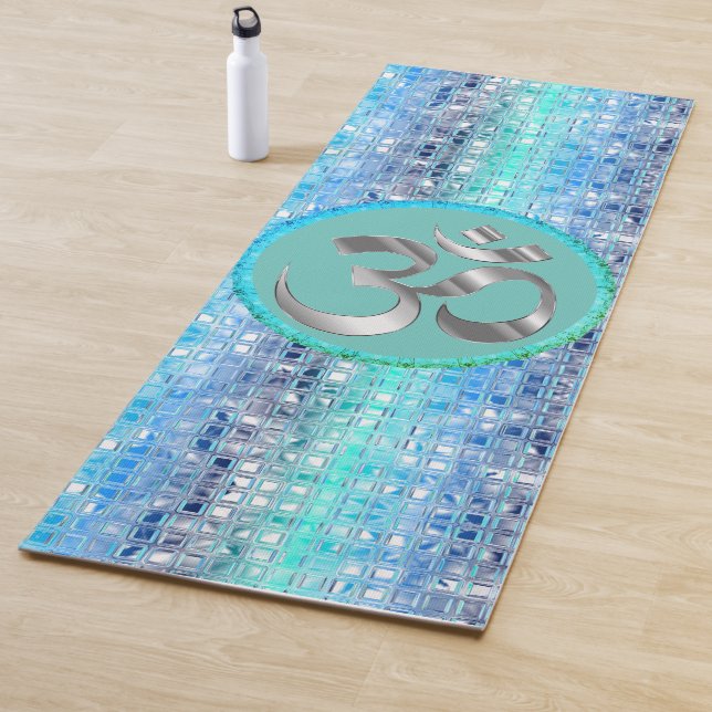 Símbolo OM Shimmery Blue Dreamy Tiles Yoga Mat (In situ)