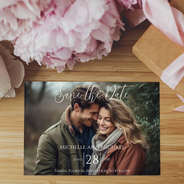 Simple Guardar la plantilla de fotos de fecha (Simple photo Save the Date card with a modern style Wedding date typography. )