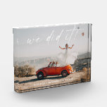 Simple Lo Hicimos La Foto De La Recepción De Boda<br><div class="desc">Un diseño minimalista moderno,  con atractivo guión de caligrafía ¡Lo hicimos! frase,  y una foto personalizada de elección.</div>