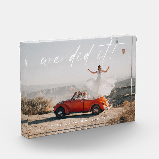 Simple Lo Hicimos La Foto De La Recepción De Boda (Izquierda)