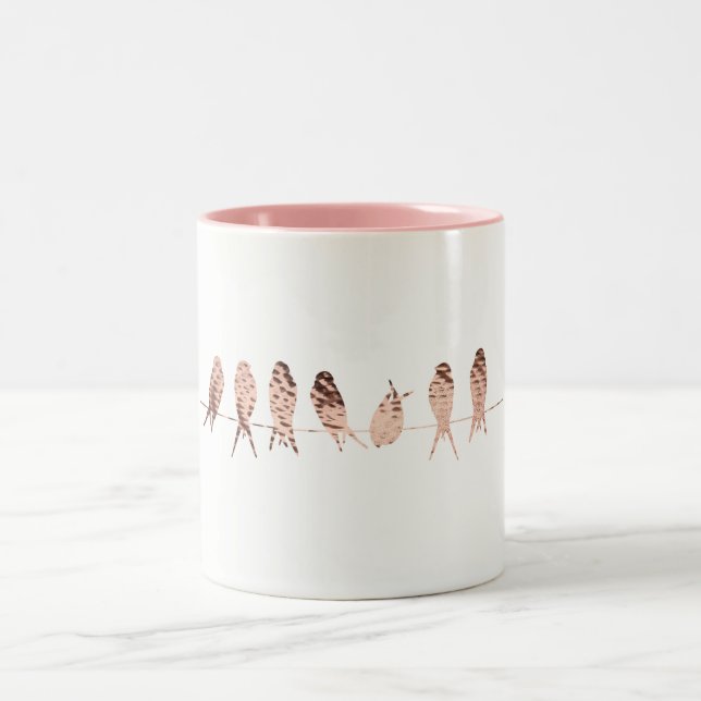 Simple taza blanca con falsos pájaros de cobre en  (Centro)