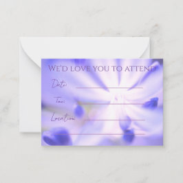 Simple y elegante invitación violeta plana