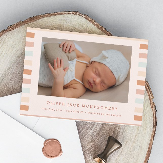 Simple y moderno Stripes Niño Niño Anuncio de naci (stripes birth announcement card for baby boy)