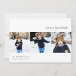 Simplicidad | Tarjeta de Collage de fotos Hanukkah<br><div class="desc">Envíe saludos de Hanukkah a amigos y familiares con nuestras elegantes tarjetas de fotos. Diseñada para acomodar tres de tus fotos cuadradas favoritas dispuestas lado a lado en un formato de collage, la tarjeta incluye tu saludo personalizado Hanukkah (mostrado con "Joyous Hanukkah") y el(los) nombre(s) familiar(s). Las tarjetas cambian a...</div>