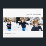 Simplicidad | Tarjeta de Collage de fotos Hanukkah<br><div class="desc">Envíe saludos de Hanukkah a amigos y familiares con nuestras elegantes tarjetas de fotos. Diseñada para acomodar tres de tus fotos cuadradas favoritas dispuestas lado a lado en un formato de collage, la tarjeta incluye tu saludo personalizado Hanukkah (mostrado con "Joyous Hanukkah") y el(los) nombre(s) familiar(s). Las tarjetas cambian a...</div>