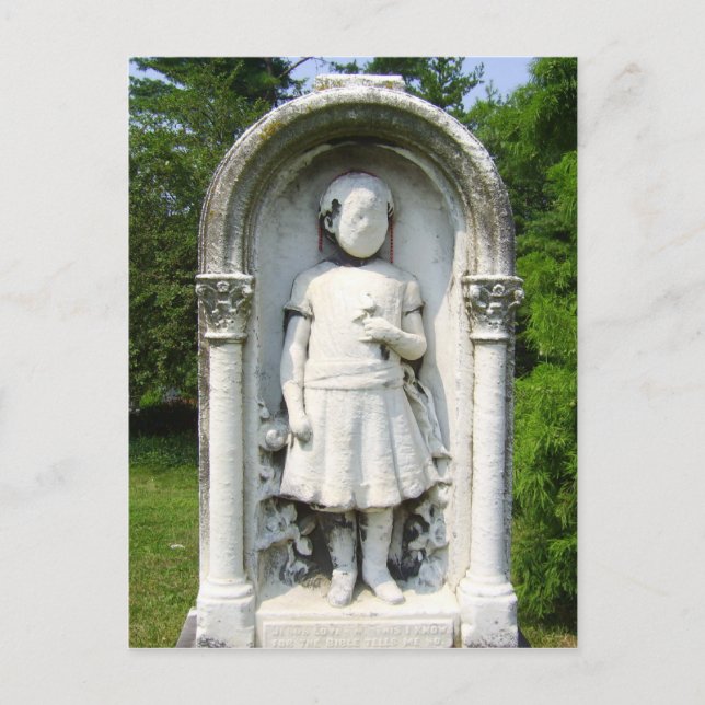 Sin rostro entre los campos de la postal muerta (Anverso)