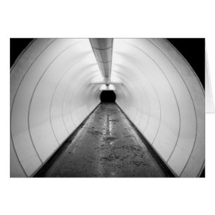 Singapur. Un túnel peatonal iluminado en
