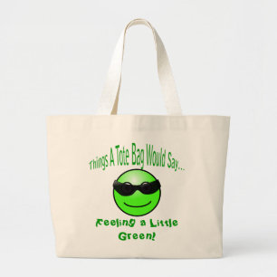 Sintiendo una pequeña bolsa verde de té