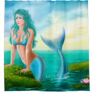 Sirena Ariel de la cortina de ducha en el mar