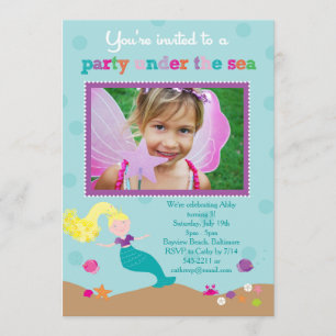 Sirena bajo invitación del fiesta del mar