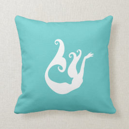 sirena blanca sobre verde azulada almohada azul