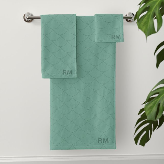 Sirena Escala Monograma Toallas Verdes De Baño (Sea green mermaid scales pattern bath towel set with your initials)