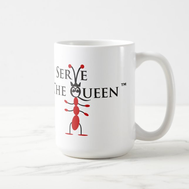 Sirva la taza roja y negra de la reina de la (Derecha)