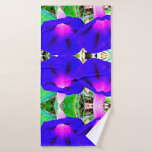 Sistema floral bonito de la toalla de baño