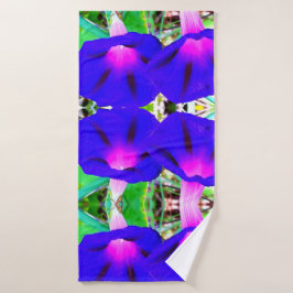 Sistema floral bonito de la toalla de baño