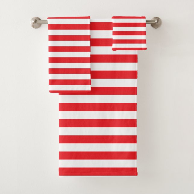 Sistema rayado rojo y blanco de la toalla de baño (In situ)