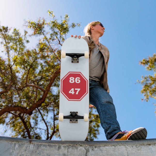 Skateboard (Exterior 1)