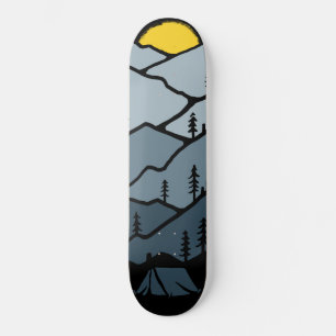 Skateboard Acampada en tienda de campaña en la puesta de sol