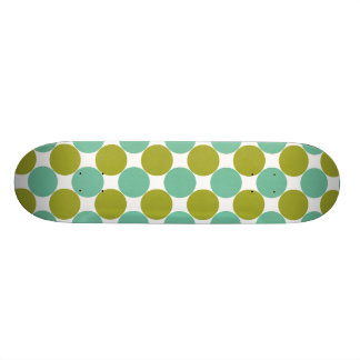 Skateboard Aceituna retra y puntos verdes