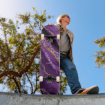 Skateboard Agple Violet Gold Purpurina Geode Su Nombre<br><div class="desc">Agate Violet Gold Purpurina Geode Nombre personalizado Sparkle Marble Personalizado Cumpleaños - Aniversario o Regalo Boda / Proveedor - Añadir tu nombre - Texto o Eliminar - Hacer tu regalo especial - Redimensionar y mover o eliminar y agregar texto / elementos con la herramienta de personalización. Diseño de MIGNED. Por...</div>