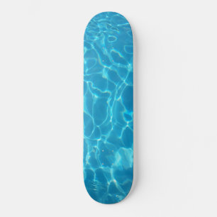 Skateboard Agua de Piscina Azul Celeste Cristalina