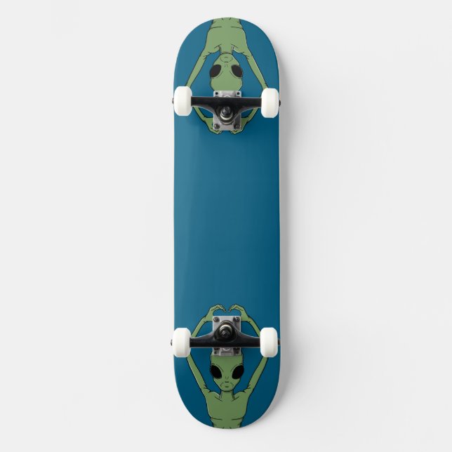 Skateboard Alien Heart Pose (Anverso)