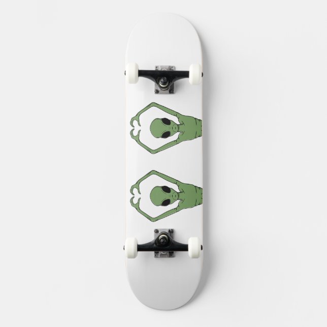 Skateboard Alien Heart Pose (Anverso)