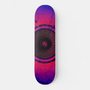 Skateboard Altavoz musical en una pared rota
