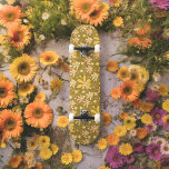 Skateboard Amarillo Jardín de los años 70<br><div class="desc">Floral inspirada en los años 70 en el amarillo divertido y divertido</div>