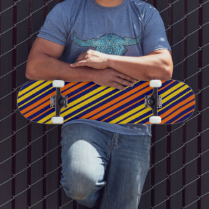 Skateboard Amarillo y rayas verticales naranjas azul marino