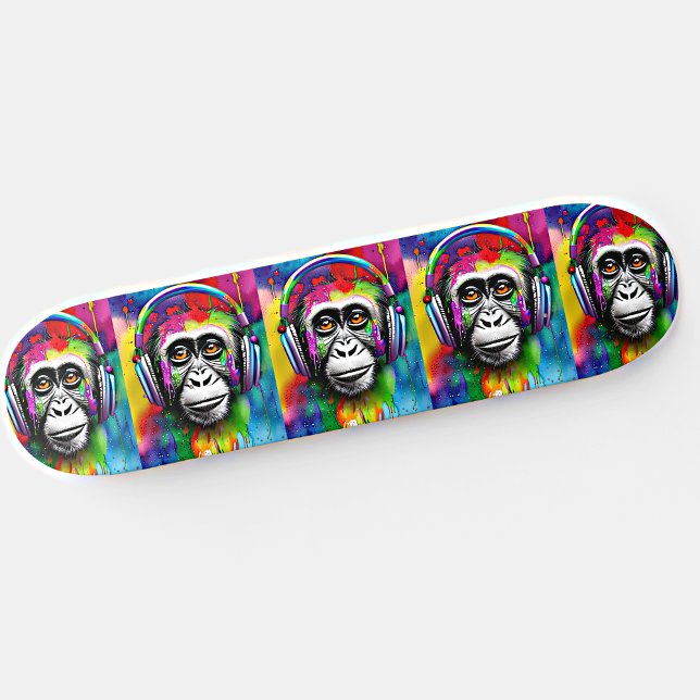 Skateboard Añadir nombre, mono colorido con audífonos (Subido por el creador)