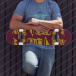 Skateboard Añadir su propio nombre personalizado magenta pers<br><div class="desc">Añadir su propio nombre personalizado Skateboard personalizado incluye su nombre personalizado en la tipografía moderna de oro en un simple fondo magenta. Personalice editando el texto en el cuadro de texto proporcionado. Dé un regalo hecho por el personalizado, patineta personalizada a tu patinador favorito para Navidades, cumpleaños o tu BFF....</div>