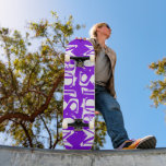 Skateboard Añadir su propio nombre personalizado morado perso<br><div class="desc">Añadir su propio nombre personalizado Skateboard personalizado incluye su nombre personalizado en la moderna tipografía blanca sobre un sencillo fondo morado. Personalice editando el texto en el cuadro de texto proporcionado. Dé un regalo hecho por el personalizado, patineta personalizada a tu patinador favorito para Navidades, cumpleaños o tu BFF. Diseñado...</div>