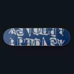 Skateboard Añadir su propio nombre personalizado Plata azul p<br><div class="desc">Añadir su propio nombre personalizado Skateboard personalizado incluye su nombre personalizado en la moderna tipografía plateada sobre un simple fondo azul. Personalice editando el texto en el cuadro de texto proporcionado. Dé un regalo hecho por el personalizado, patineta personalizada a tu patinador favorito para Navidades, cumpleaños o tu BFF. Diseñado...</div>