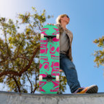 Skateboard Añadir su propio nombre personalizado Rosa de tint<br><div class="desc">Añadir su propio nombre personalizado Skateboard personalizado incluye su nombre personalizado en una moderna tipografía rosa caliente sobre un sencillo fondo verde de menta. Personalice editando el texto en el cuadro de texto proporcionado. Dé un regalo hecho por el personalizado, patineta personalizada a tu patinador favorito para Navidades, cumpleaños o...</div>
