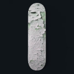 SKATEBOARD ANTIGUA PINTURA DE PEELING EN INGLATERRA<br><div class="desc">Un divertido diseño único y moderno de pintura descascarada en una antigua pared de cabaña inglesa.</div>