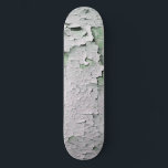 SKATEBOARD ANTIGUA PINTURA DE PEELING EN INGLATERRA<br><div class="desc">Un divertido diseño único y moderno de pintura descascarada en una antigua pared de cabaña inglesa.</div>