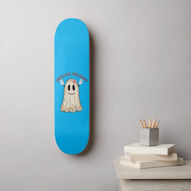 Skateboard AQUÍ POR EL gracioso fantasma de Halloween del BOO (Arte de la pared)