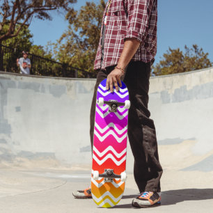 Skateboard Arcoiris brillante con arte en línea Zig Zag blanc