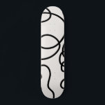 Skateboard Arrojas De Cepillo De Línea Mínima Moderno De Colo<br><div class="desc">Moderno resumen de mediados de siglo Brotes de pincel - Línea mínima - fondo blanco crema con líneas mínimas negras.</div>