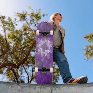 Skateboard Arte abstracto fractal de flor morada psicodélica
