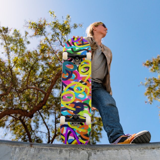 Skateboard Arte Pop en negrita (Exterior 1)