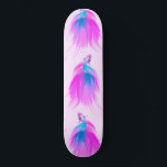 Skateboard Artsy Girly Neon Pescado Betta Pintado Azul Rosa<br><div class="desc">Este diseño artístico y onírico es perfecto para una mujer contemporánea y de moda. Muestra un patrón acrílico pintado a mano de pez betta rosa y azul neón con una cola preciosa que fluye sobre un fondo rosa y ruidoso. Es una gran pieza para cualquier amante de los animales, hembra...</div>