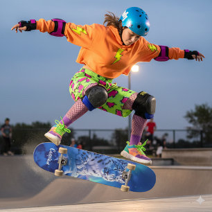 Skateboard Asombroso leopardo de la nieve en el rock de monta