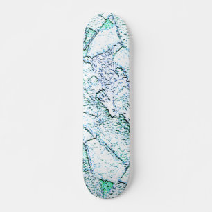 Skateboard Áspero como rocha, num misto de ciano e menta