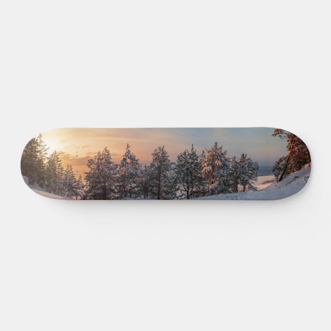 Skateboard Atardecer sobre bosque de nieve congelado cerca de (Horz)