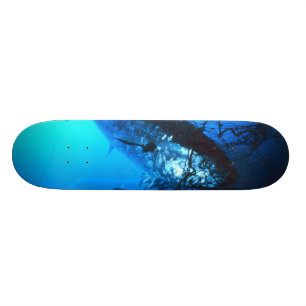 Skateboard Atún de Bluefin gigante cogido en una red
